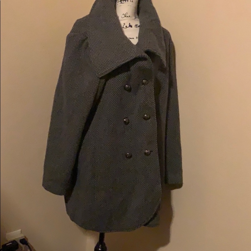 Coat - Picture 10 of 11